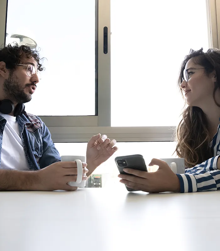 friends-chatting-work-break